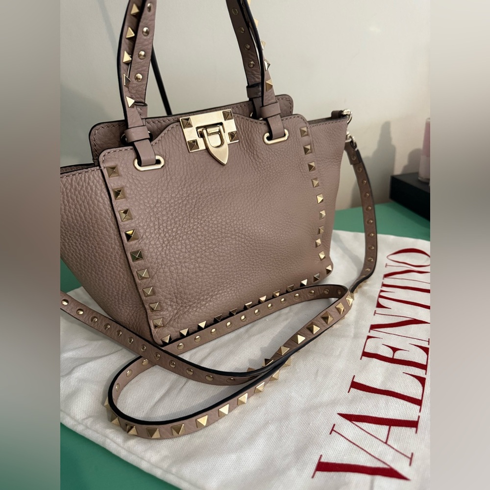 VALENTINO GARAVANI * Small Grain Calfskin Leather Rockstud Bag * FLAWLESS Taupe
